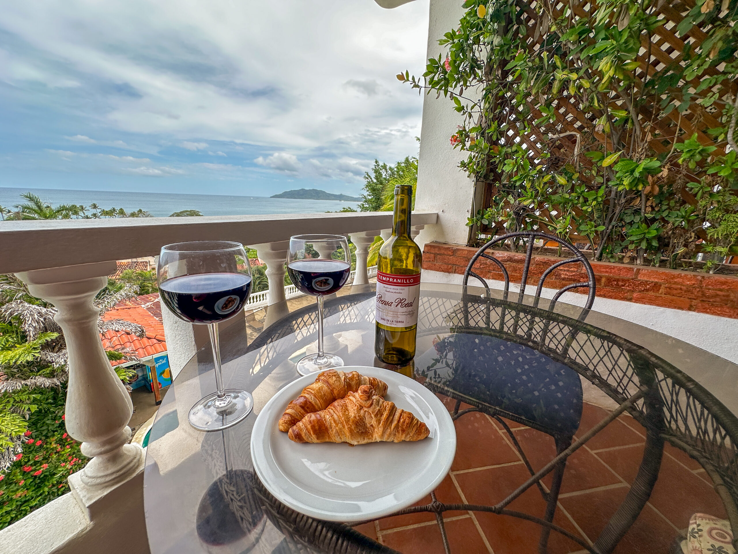 Apt 34 · Hilltop Hideout | Views + Endless Breeze