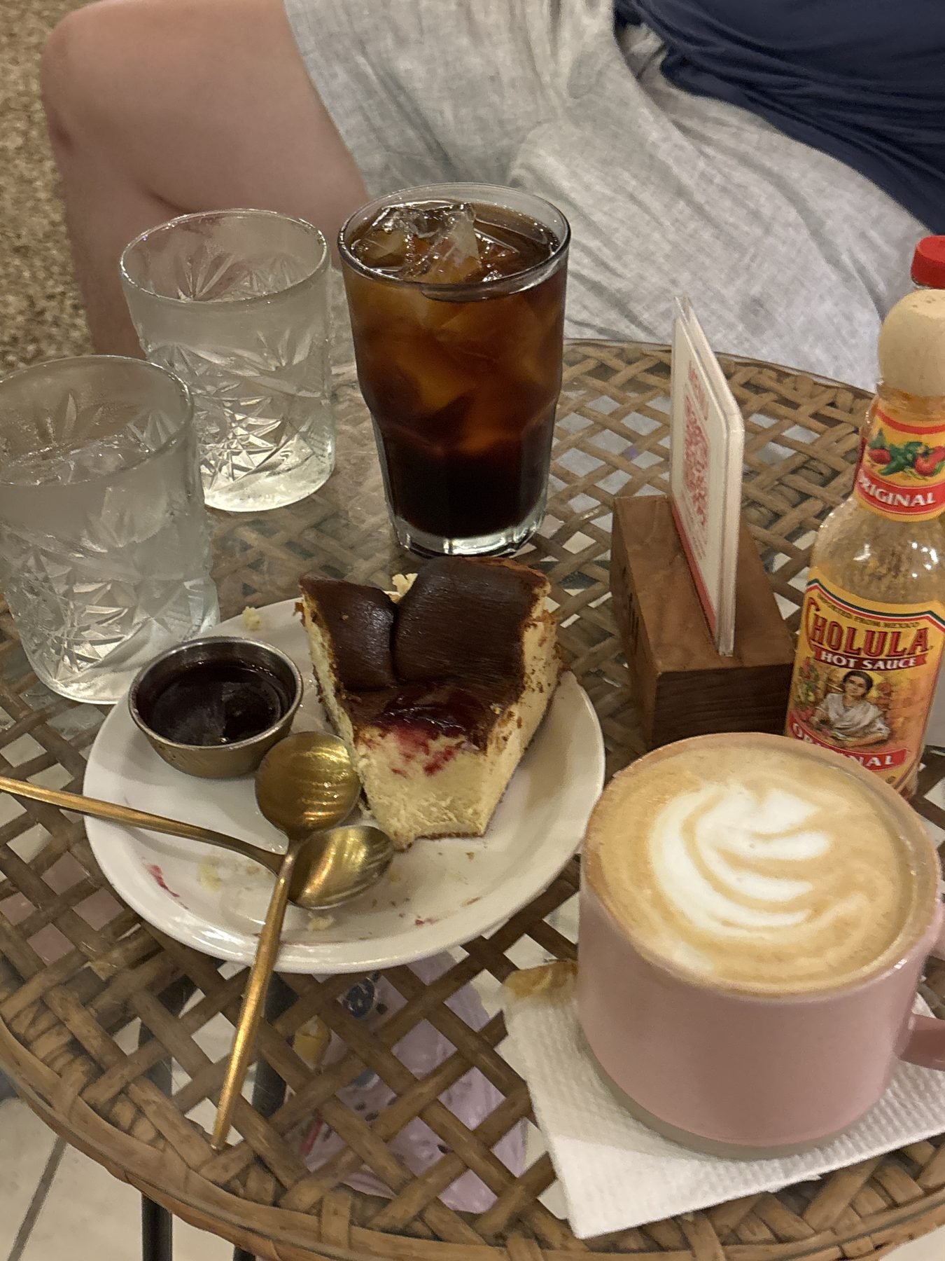 Coffee and cheesecake at one of Judith’s favorite cafés in Tamarindo
